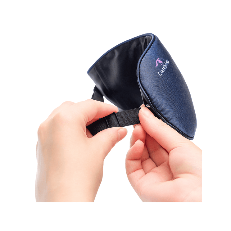 Adjusting the elastic strap on the Comfylids Heated Eye Mask SILK for a custom fit