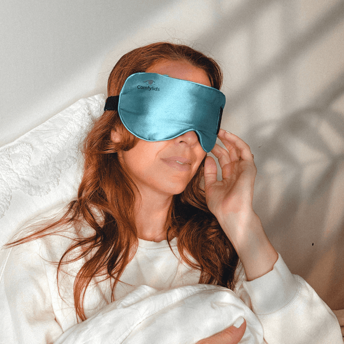 Wireless heated eye mask