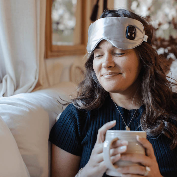 Wireless heated eye mask