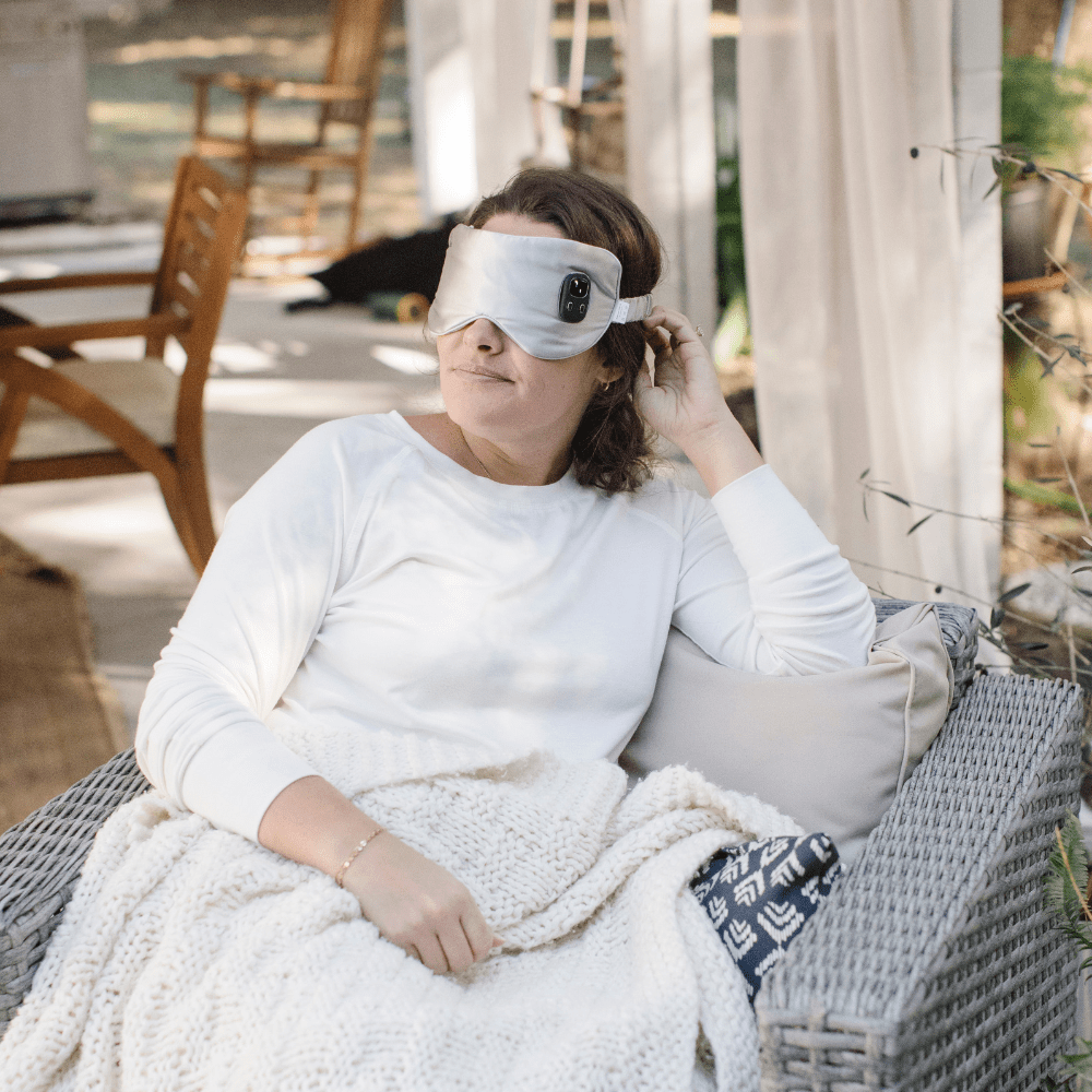 Wireless heated eye mask
