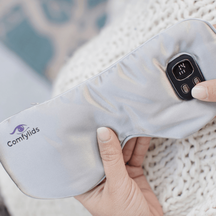 Wireless heated eye mask